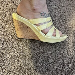 Sofft Women's Cream Wedge Sandals